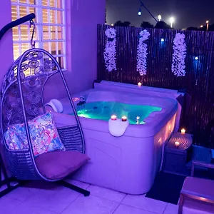 Private Jacuzzi Oasis With Mountain Views And Free Parking Apartment